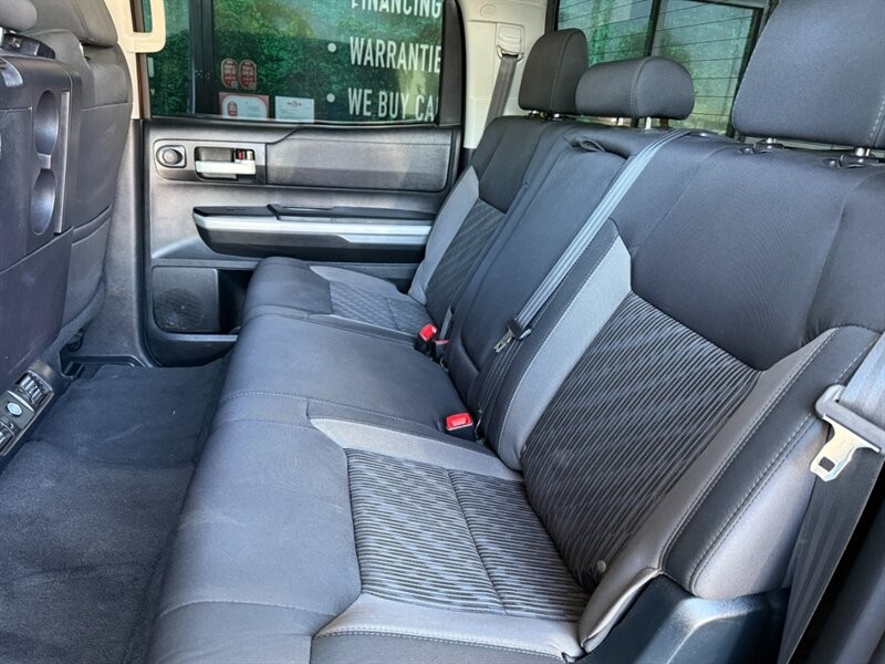 Toyota Tundra 2WD Vehicle Full-screen Gallery Image 24