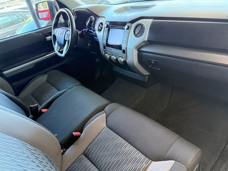 Toyota Tundra 2WD Vehicle Full-screen Gallery Image 25