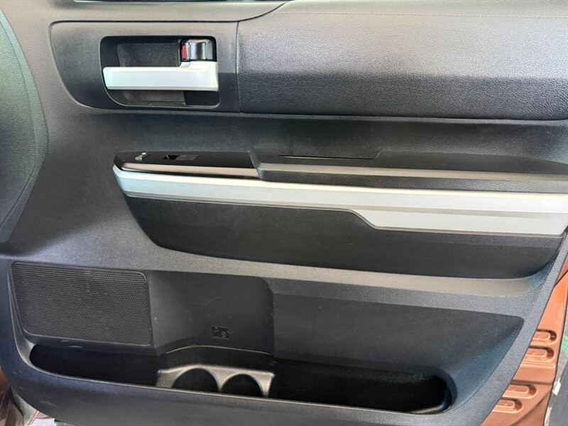 Toyota Tundra 2WD Vehicle Full-screen Gallery Image 26