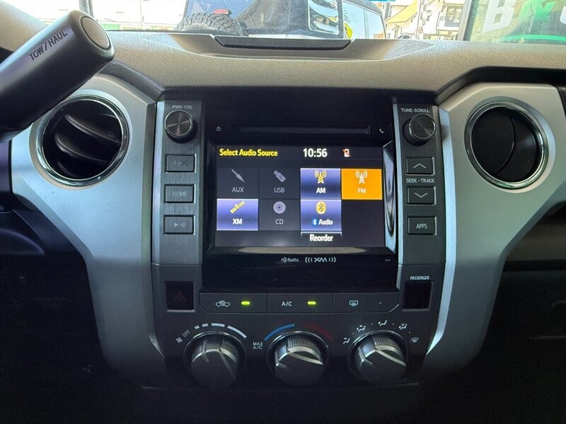 Toyota Tundra 2WD Vehicle Full-screen Gallery Image 28