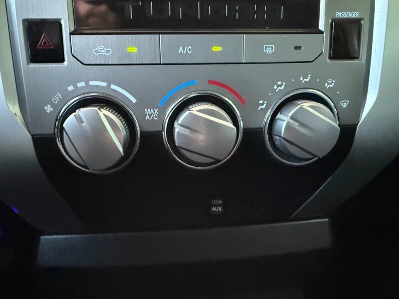 Toyota Tundra 2WD Vehicle Full-screen Gallery Image 31