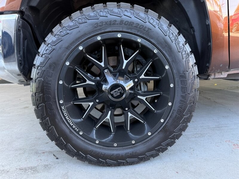 Toyota Tundra 2WD Vehicle Full-screen Gallery Image 33