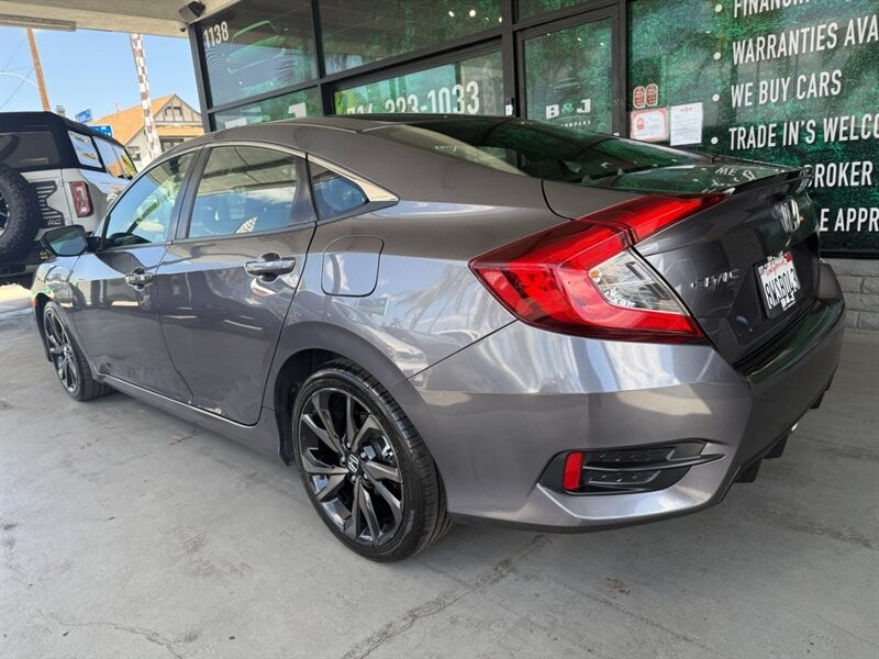 Honda Civic Sedan Vehicle Full-screen Gallery Image 04