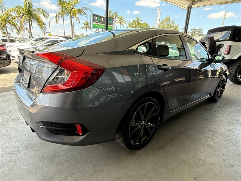 Honda Civic Sedan Vehicle Full-screen Gallery Image 09