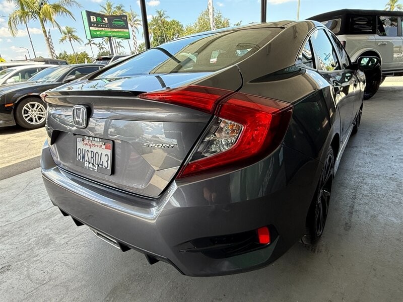 Honda Civic Sedan Vehicle Full-screen Gallery Image 10