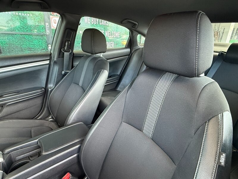 Honda Civic Sedan Vehicle Full-screen Gallery Image 17
