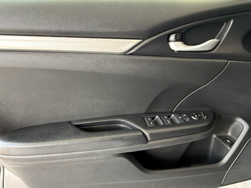 Honda Civic Sedan Vehicle Full-screen Gallery Image 21