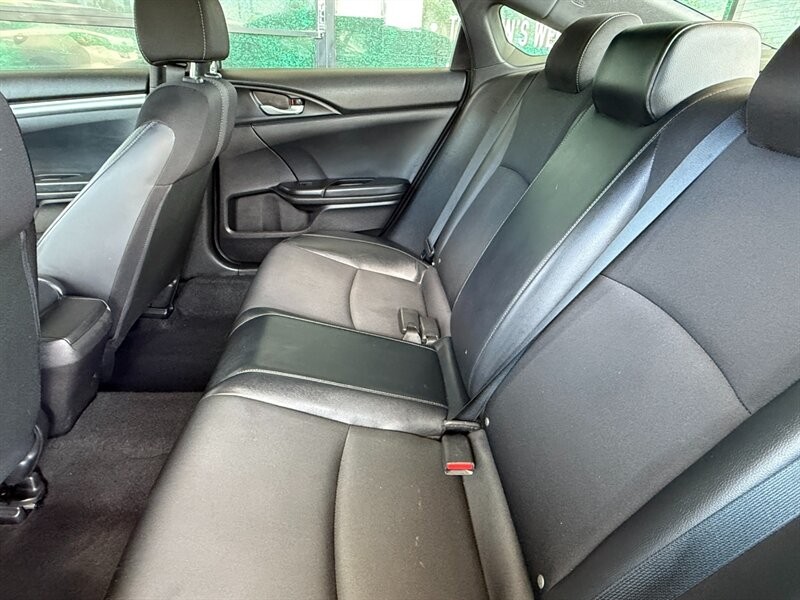 Honda Civic Sedan Vehicle Full-screen Gallery Image 23