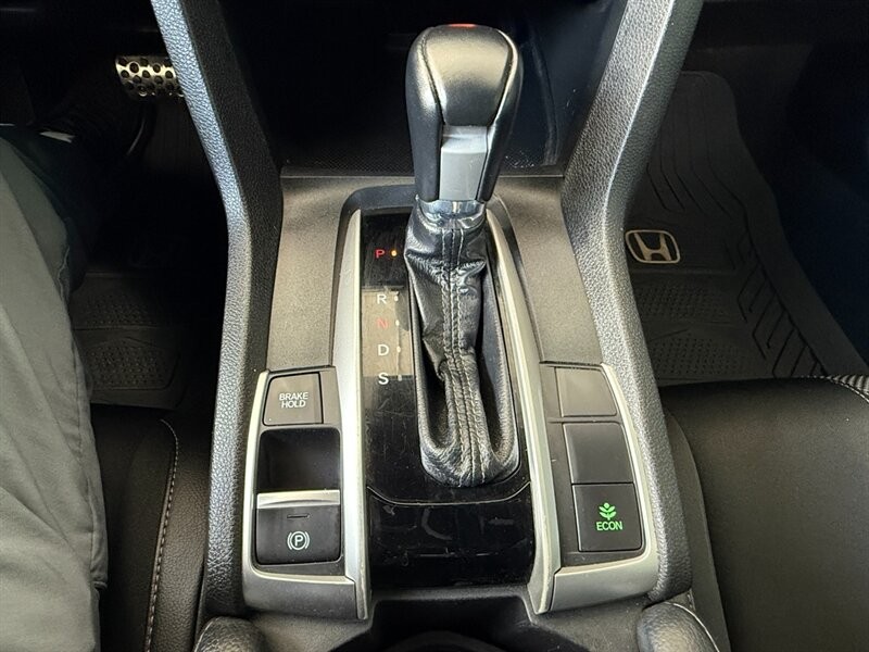 Honda Civic Sedan Vehicle Full-screen Gallery Image 29