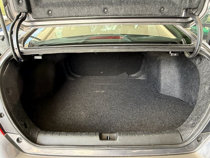 Honda Civic Sedan Vehicle Full-screen Gallery Image 30