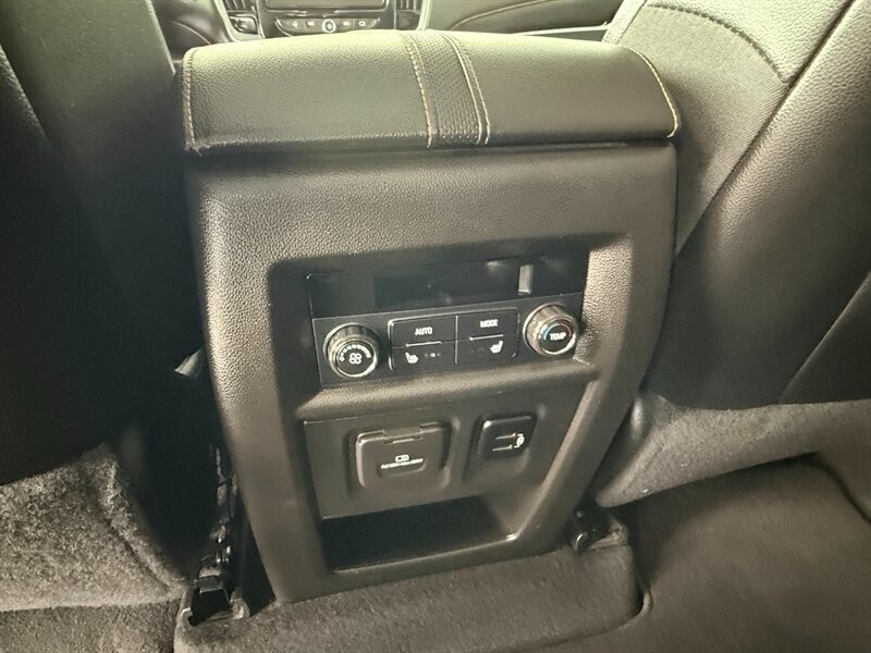Chevrolet Traverse Vehicle Full-screen Gallery Image 32
