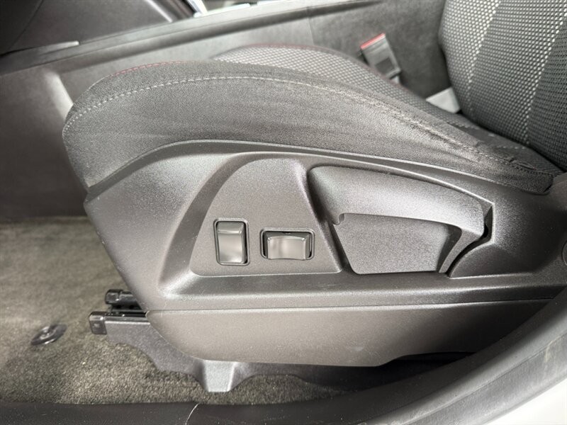 Chevrolet Equinox Vehicle Full-screen Gallery Image 19