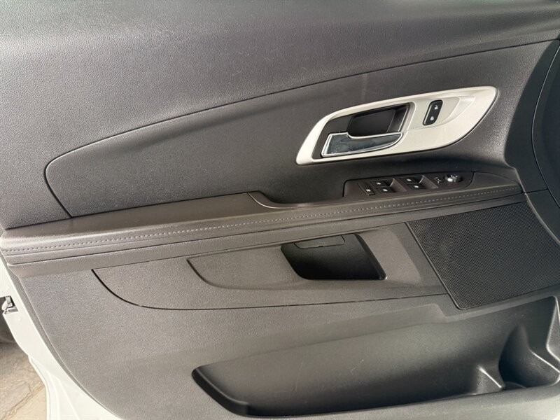 Chevrolet Equinox Vehicle Full-screen Gallery Image 23
