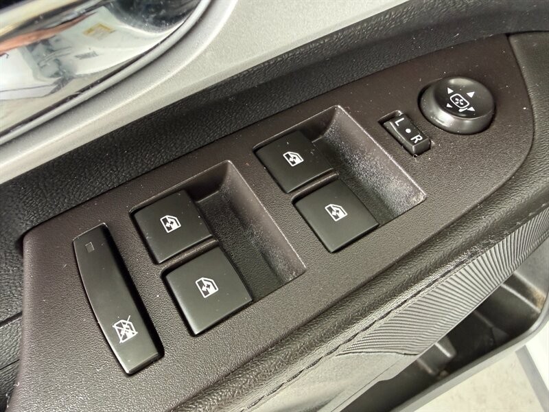 Chevrolet Equinox Vehicle Full-screen Gallery Image 24