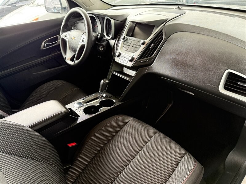 Chevrolet Equinox Vehicle Full-screen Gallery Image 26