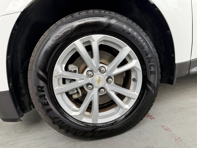 Chevrolet Equinox Vehicle Full-screen Gallery Image 35