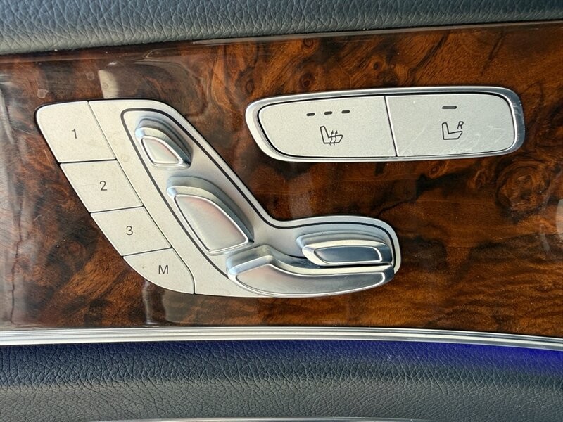 Mercedes-Benz E-Class Vehicle Full-screen Gallery Image 23