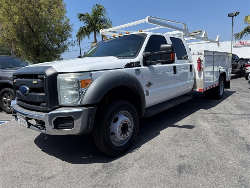 Ford Super Duty F-550 DRW Vehicle Full-screen Gallery Image 01