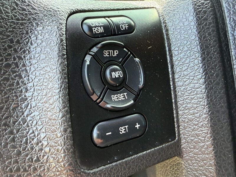 Ford Super Duty F-550 DRW Vehicle Full-screen Gallery Image 14