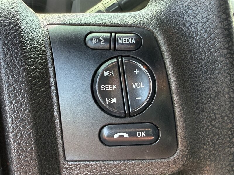 Ford Super Duty F-550 DRW Vehicle Full-screen Gallery Image 15