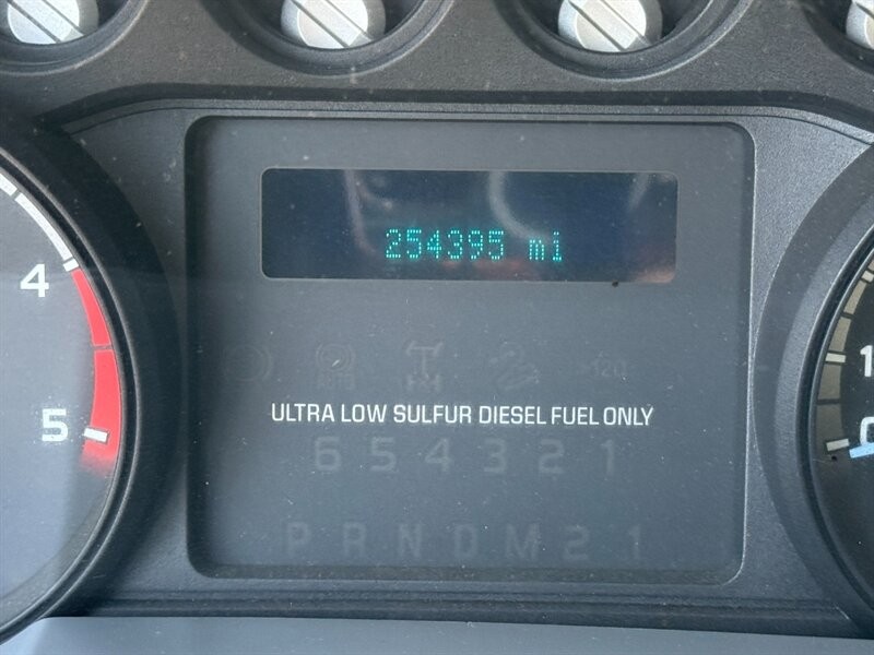 Ford Super Duty F-550 DRW Vehicle Full-screen Gallery Image 22