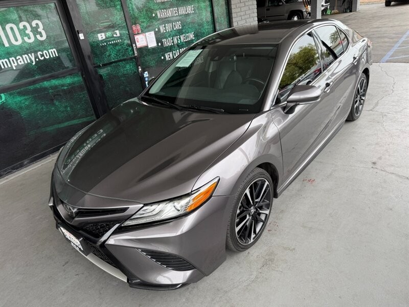 Toyota Camry Vehicle Full-screen Gallery Image 02