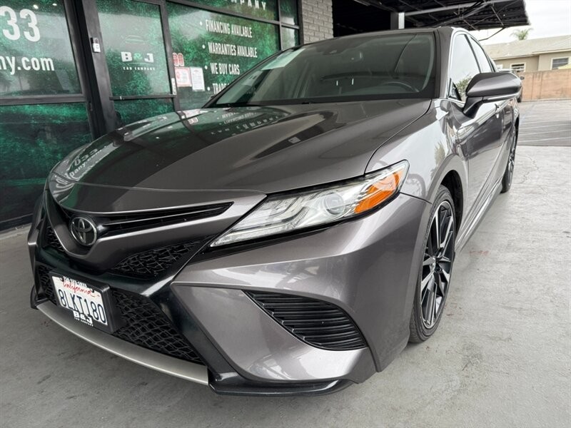Toyota Camry Vehicle Full-screen Gallery Image 03