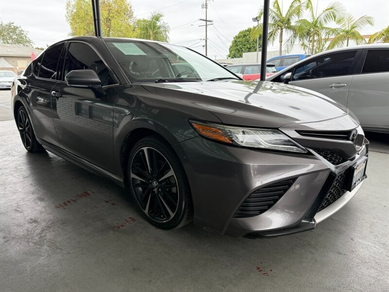 Toyota Camry Vehicle Full-screen Gallery Image 07