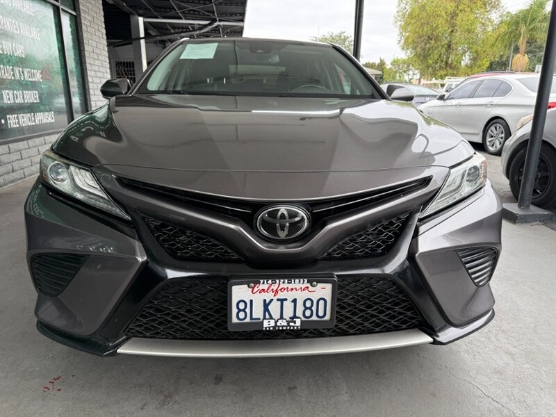 Toyota Camry Vehicle Full-screen Gallery Image 11