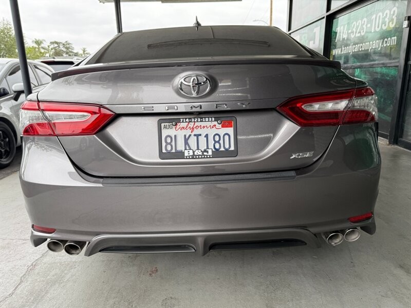 Toyota Camry Vehicle Full-screen Gallery Image 13