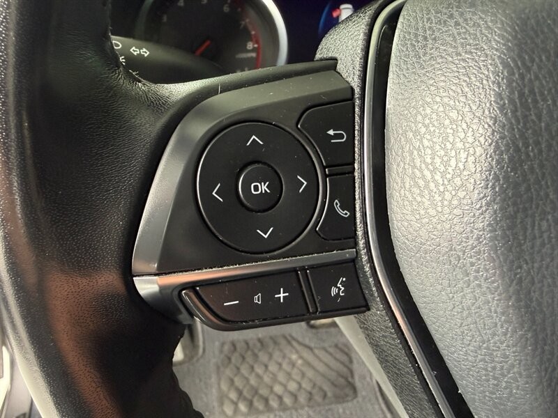 Toyota Camry Vehicle Full-screen Gallery Image 20