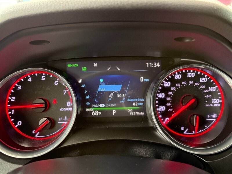 Toyota Camry Vehicle Full-screen Gallery Image 29