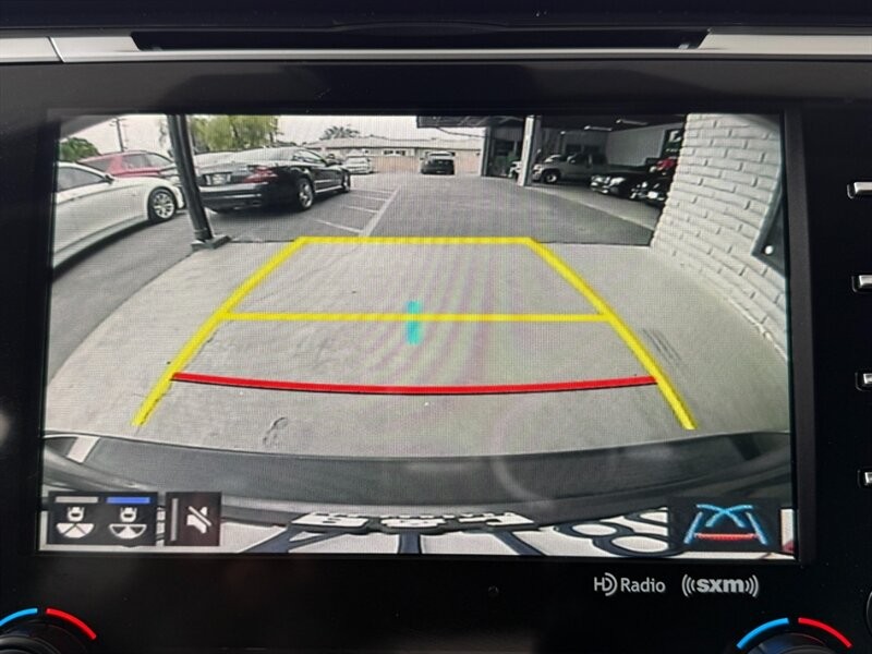Toyota Camry Vehicle Full-screen Gallery Image 31