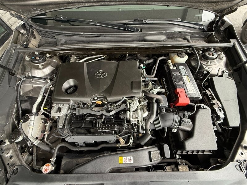 Toyota Camry Vehicle Full-screen Gallery Image 37