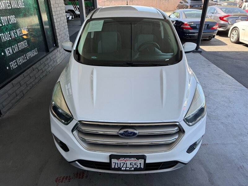 Ford Escape Vehicle Full-screen Gallery Image 13