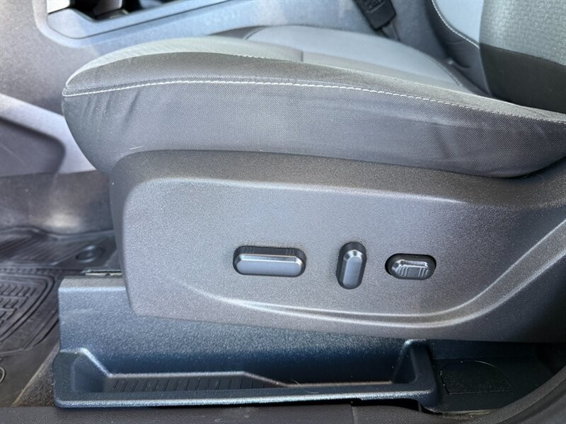 Ford Escape Vehicle Full-screen Gallery Image 19