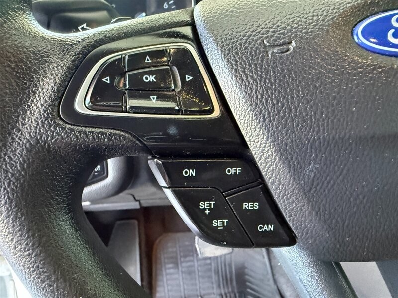 Ford Escape Vehicle Full-screen Gallery Image 21