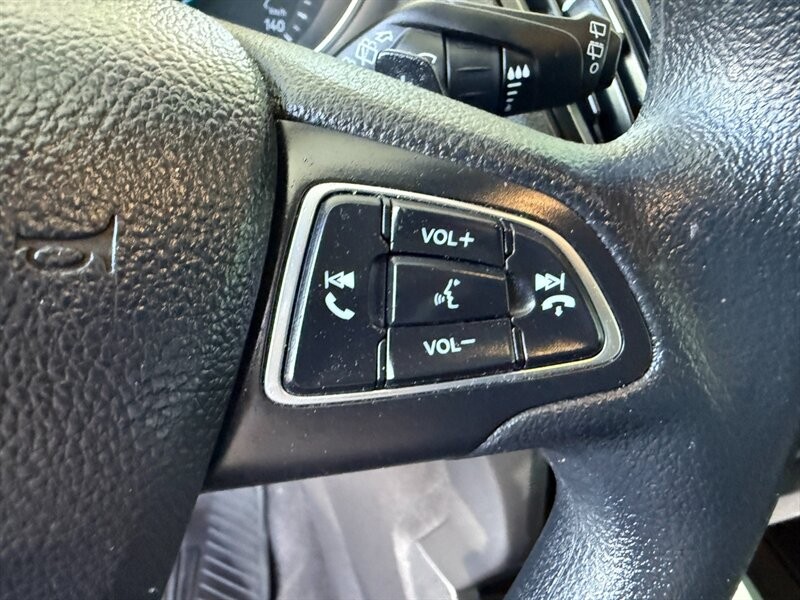 Ford Escape Vehicle Full-screen Gallery Image 22