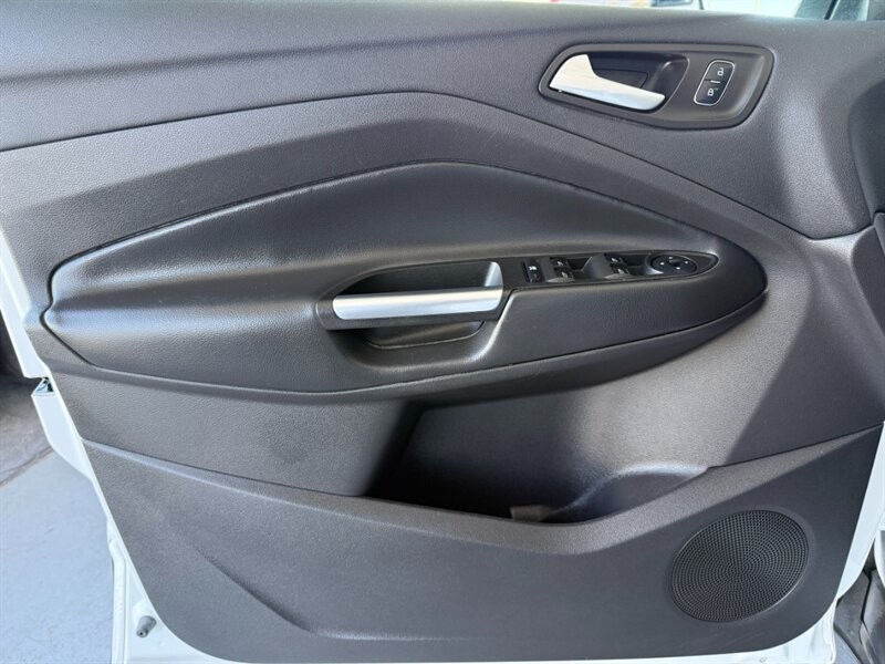 Ford Escape Vehicle Full-screen Gallery Image 23
