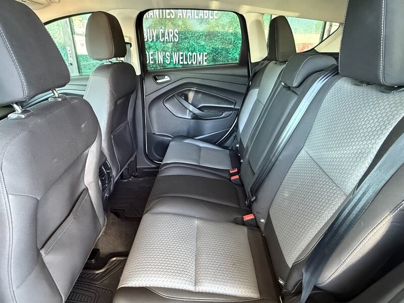 Ford Escape Vehicle Full-screen Gallery Image 25