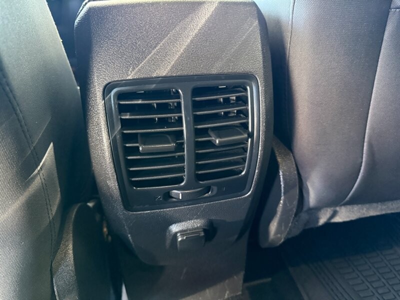Ford Escape Vehicle Full-screen Gallery Image 26