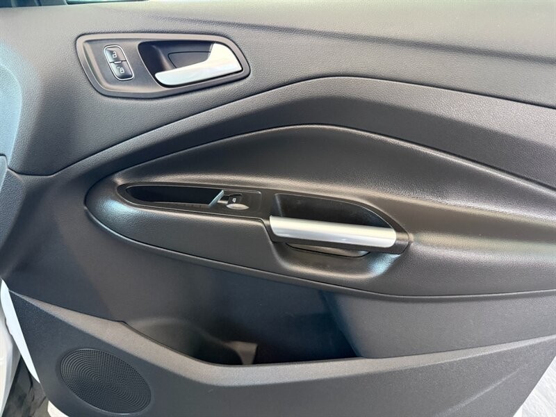 Ford Escape Vehicle Full-screen Gallery Image 28