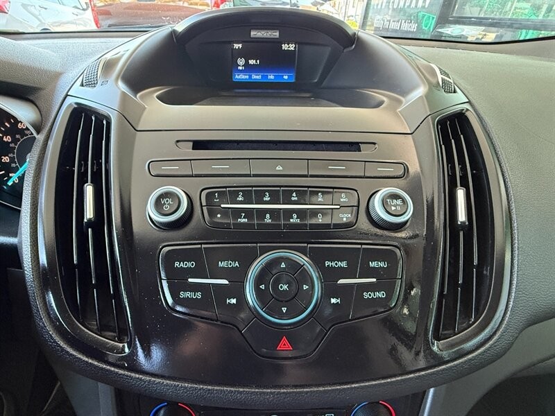 Ford Escape Vehicle Full-screen Gallery Image 31