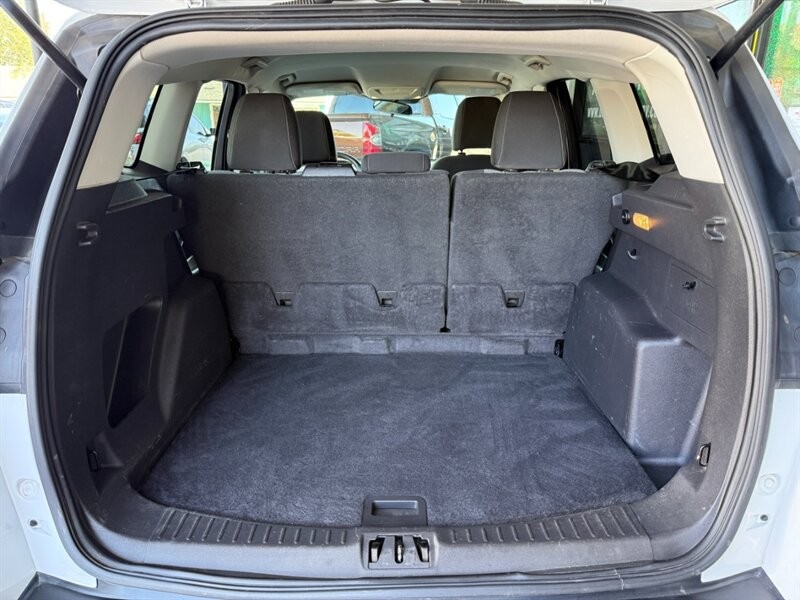 Ford Escape Vehicle Full-screen Gallery Image 35