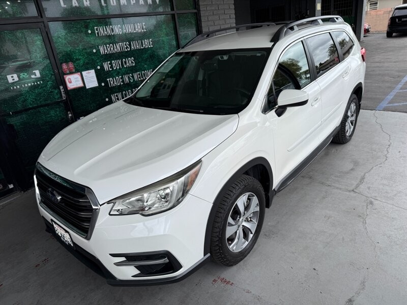 Subaru Ascent Vehicle Full-screen Gallery Image 02