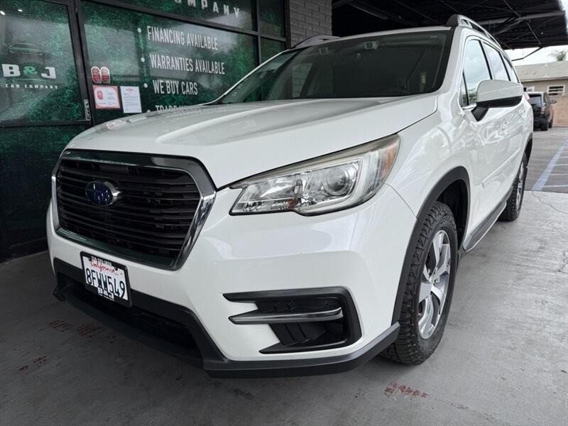 Subaru Ascent Vehicle Full-screen Gallery Image 03
