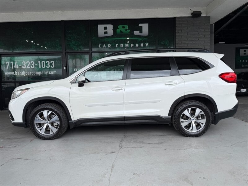 Subaru Ascent Vehicle Full-screen Gallery Image 04