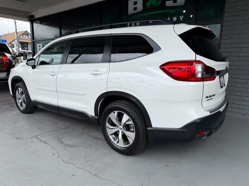 Subaru Ascent Vehicle Full-screen Gallery Image 06