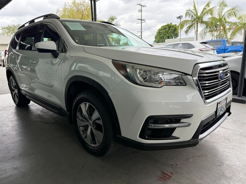 Subaru Ascent Vehicle Full-screen Gallery Image 08