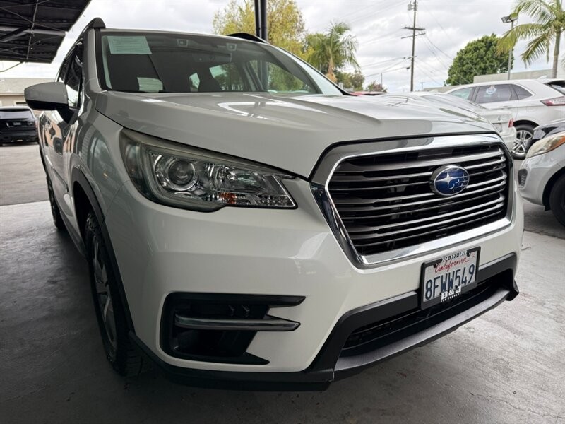 Subaru Ascent Vehicle Full-screen Gallery Image 09